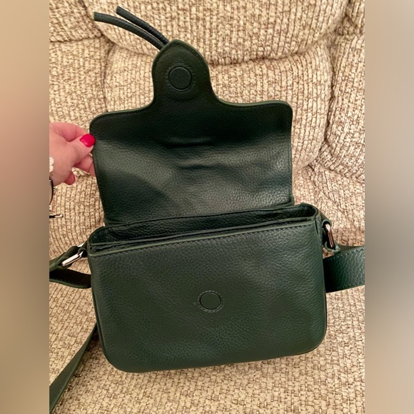 Vince Camuto Crossbody Malachite.(Green) Polished hardware & decorative tassel. - Picture 4 of 7